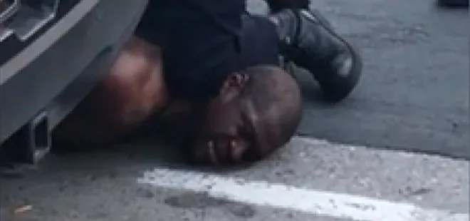 ABD’de siyahi bir vatandaşı boğarak öldüren polislerin işlerine son verildi