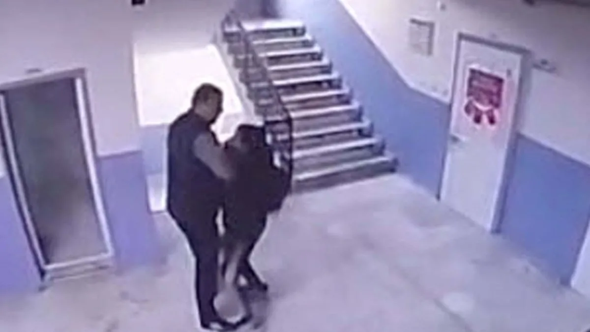 Okul müdüründen akılalmaz hareket! Otizmli öğrenciyi merdivenlerden düşürdü: Soruşturma başlatıldı