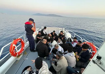 Muğla'da 23 kaçak göçmen kurtarıldı