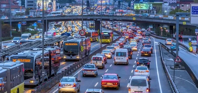 Artık İstanbul’da her saat trafik kaput: İnadı bırakın profesyonellerden, halktan yardım alın