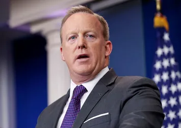 Sean Spicer istifa etti