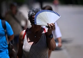 Güneşe uzun süreli maruz kalmak fotoyaşlanmayı tetikliyor