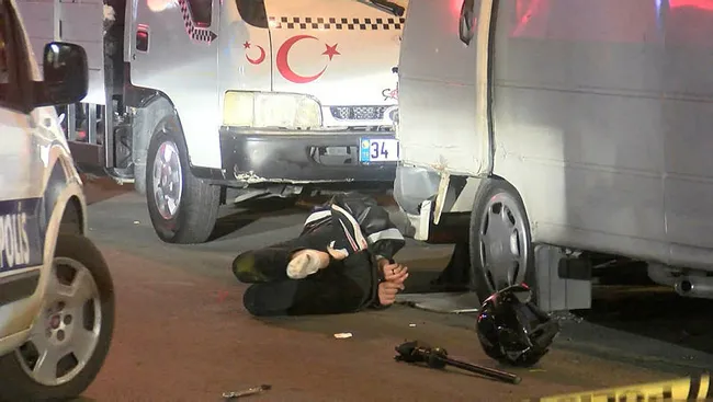 İstanbul'da polisten kaçan şüpheliler kaza yaptı: 2 yaralı - 2