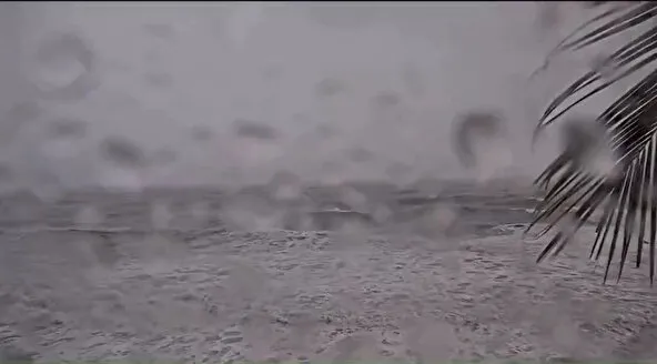 Reunion Adası’nda kasırga dehşeti: Yollar kapandı, binlerce kişi mağdur