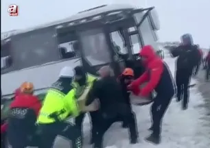 Cenaze taşıyan minibüs devrildi: 22 yaralı