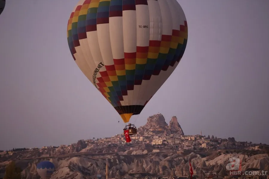Kapadokya'da balonlar Atatürk afişleri ve bayraklarla uçtu 7