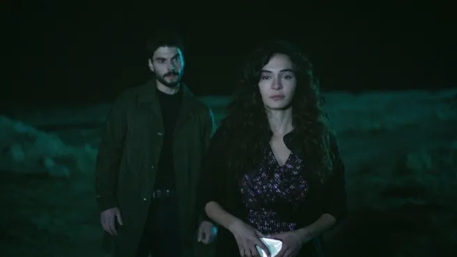 Hercai’nin Reyyan’ı Ebru Şahin’den diziye damga vuran şarkı! | Ebru Şahin’in sesinden Sen de gidersen eğer