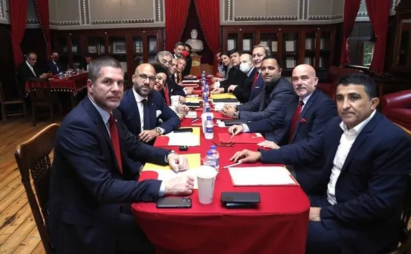 1624880119152.jpg Transfer bombası patlıyor! Galatasaray o isimleri peş peşe borsaya bildirecek - 2