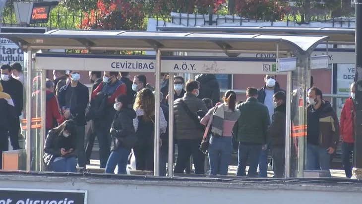 İstanbul'da toplu taşıma çilesi! Duraklardaki yoğunluk tedirgin etti