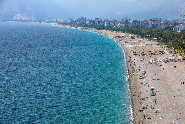 antalyada-tam-kapanma-sonrasi-sahillerde-yogunluk-1621513980499.jpg Antalya'da tam kapanma sonrası sahillerde yoğunluk! - 1