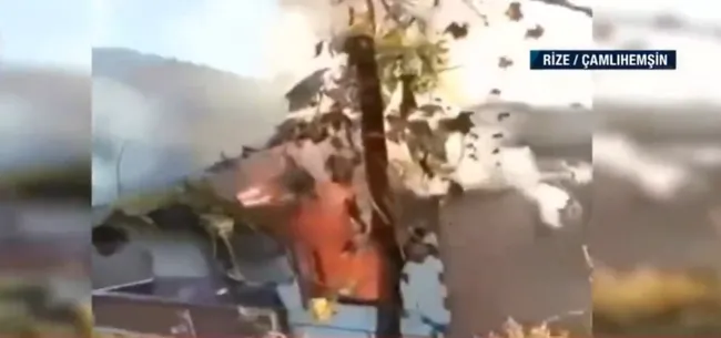 rizede-bir-evde-tup-patlamasi-o-anlar-cep-telefonu-kamerasi-1635405060628.jpg Rize’de bir evde tüp patlaması! O anlar cep telefonu kamerasında - 3