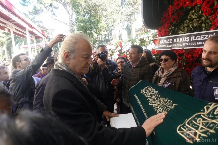 Yeşilcam'ın Ömercik'i Ömer Dönmez son yolculuğuna uğurlandı! Bakan Hulusi Akar yalnız bırakmadı 5