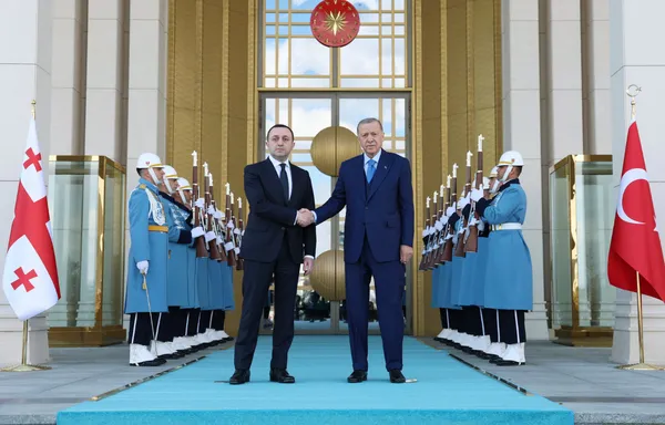 son-dakika-baskan-erdogan-gurcistan-basbakani-garibasviliyi-kabul-etti-1677156147803.jpg Son dakika: Başkan Erdoğan Gürcistan Başbakanı Garibaşvili’yi kabul etti - 1