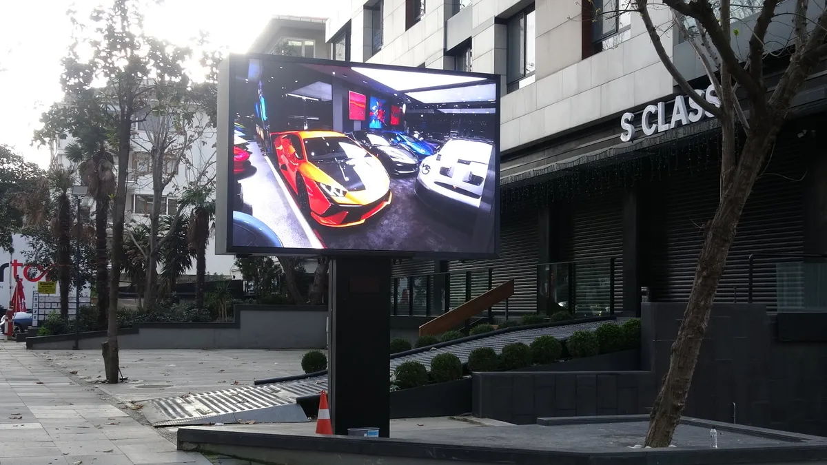 Kadıköy’de lüks oto galerisine milyonluk vurgun iddiası