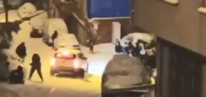 İstanbul’u Aybar vurdu! Kağıthane’de kayan araba yayalara çarptı: O anlar kamerada