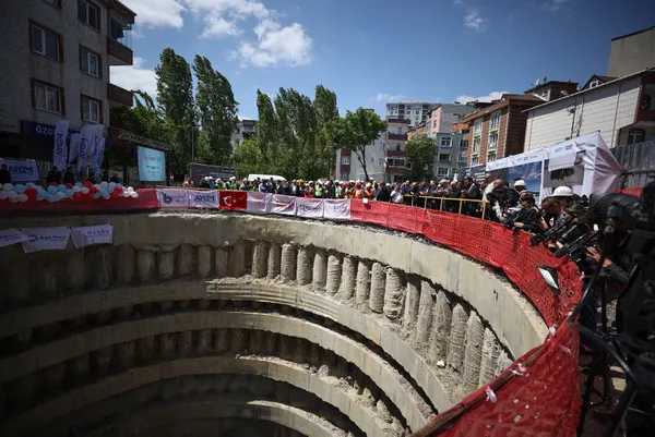 Son dakika: Metro hattının yüzde 70’i tamamlandı! Bakan Karaismailoğlu İBB’yi eleştirdi: Milletimiz İstanbul’daki beceriksizliği izliyor