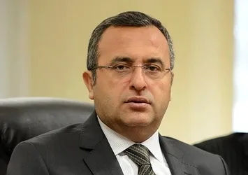 Tutuklu valinin fotoğrafı panodan kaldırıldı