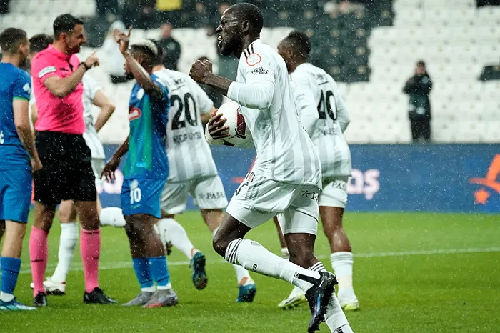 Beşiktaş son dakikada bulduğu golle güldü!