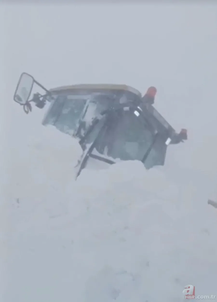 Dev kar kütleleri iş makinelerini yuttu! Ardahan-Artvin yolunda korku dolu anlar 2