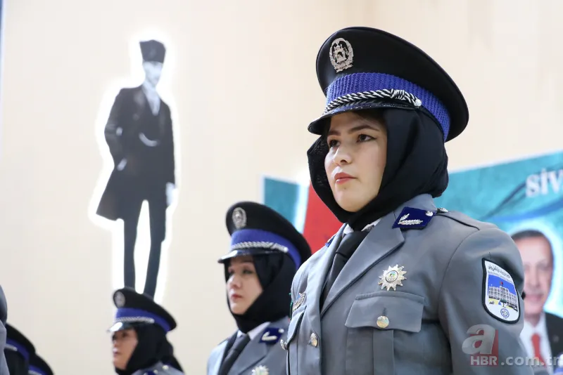 Afgan polisler Sivas'ta Kur'an'a el basıp mezun oldu 7