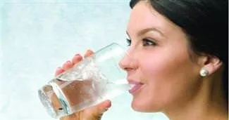 Böbrek taşı oluşmaması için günde 4 litre su için