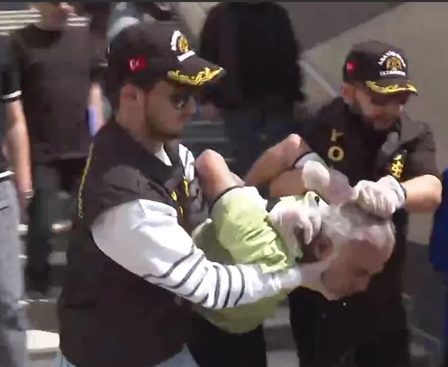 Sarıyer'de tüyler ürperten olay! Taksi şoförünü öldürüp otomobilden attılar | Katilin yakalanma anları A Haber'de - 8