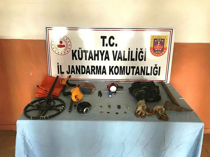 Kütahya'da Roma dönemine ait 27 sikke ele geçirildi - 2