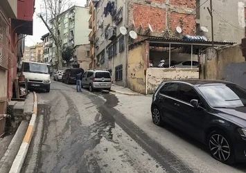Beyoğlu'nda 50 aracın lastiğini patlattılar
