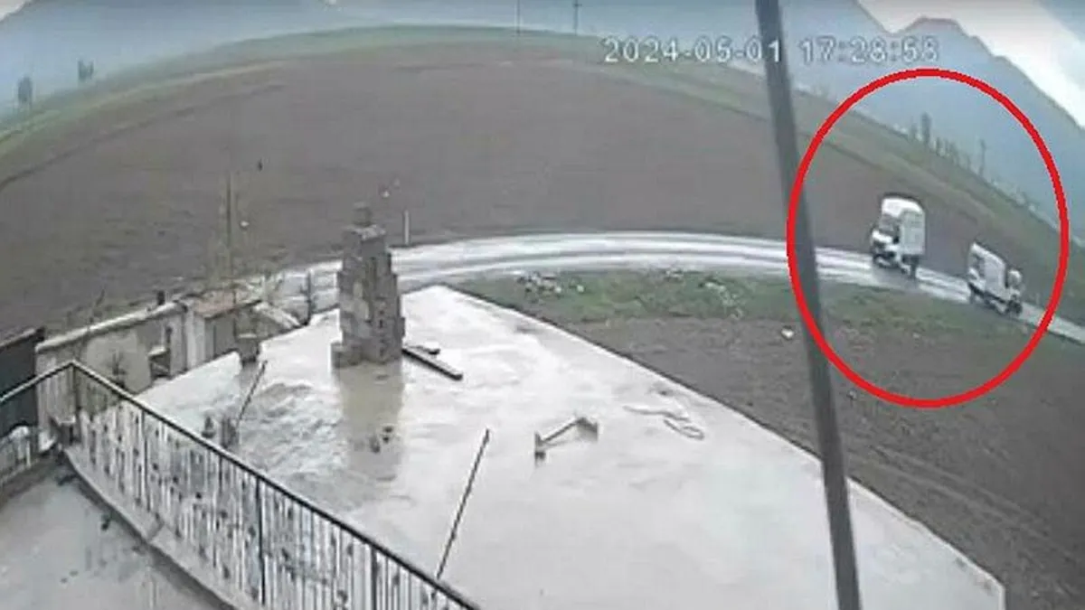 Niğde'de minibüsle hafif ticari araç çarpıştı! Feci kaza can aldı