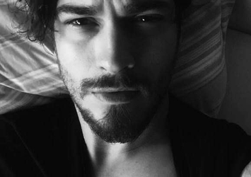 Çağatay Ulusoy sosyal medyayı salladı!