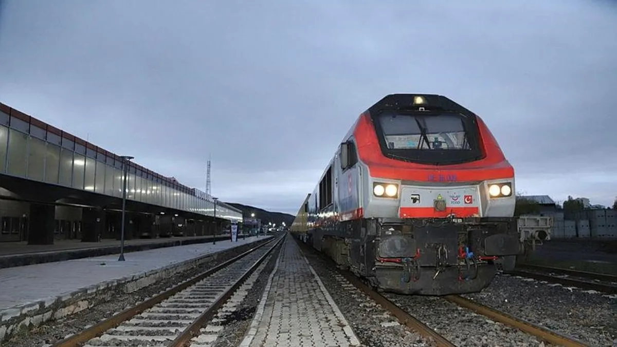 Bakü-Tiflis-Kars hattında yük taşımacılığı yeniden başladı İlk tren Türkiye'de