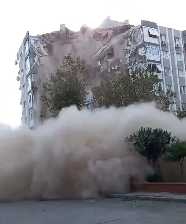 İzmir’deki binanın çökme anı kamaralara böyle yansıdı