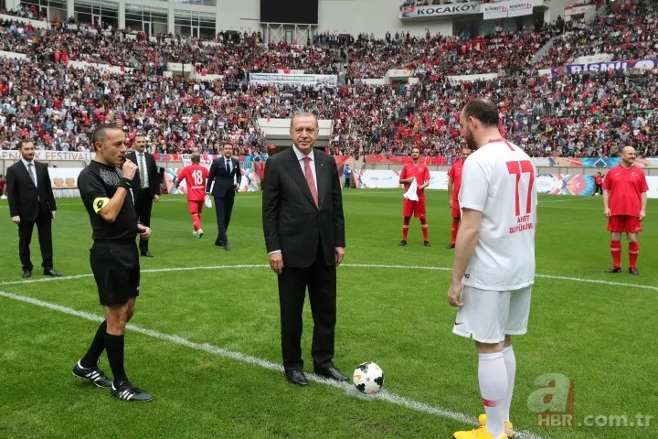 Başkan Erdoğan ünlüler karması maçını başlattı 1