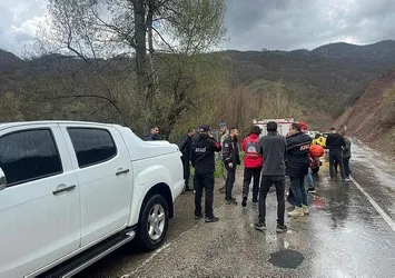 Tunceli'de feci kaza! Kontrolden çıktı Munzur Çayı'na uçtu: 3 kişi kayıp