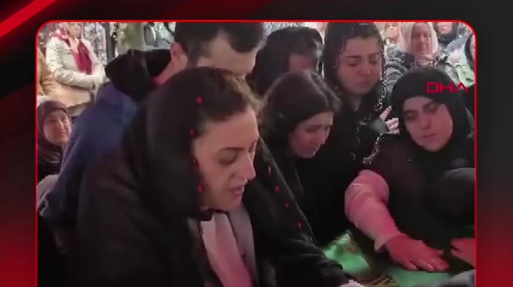 "KALK KIZIM, BANA SARIL… NİYE KALKMIYORSUN?"