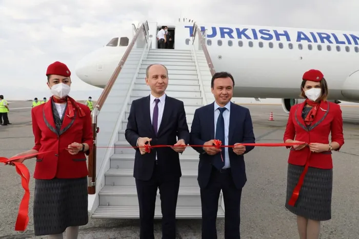THY'nin İstanbul-Fergana seferini yapan ilk tarifeli uçağı Özbekistan'da törenle karşılandı - 2