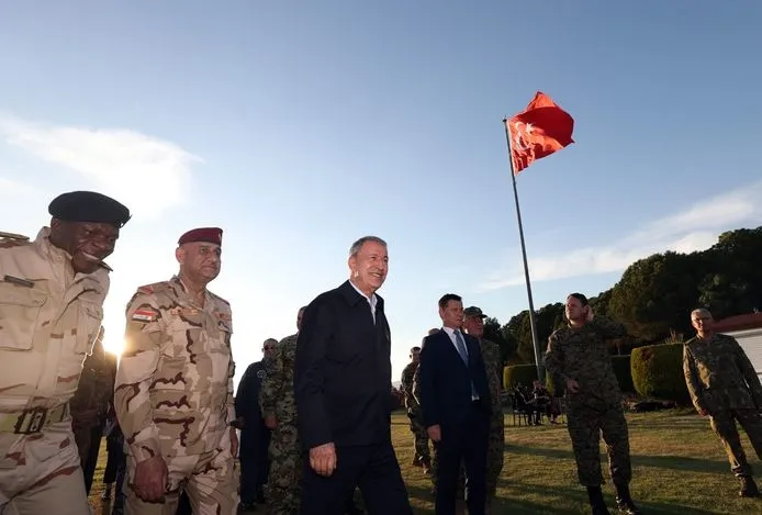 milli-savunma-bakani-akar-yunanistan-kullaniliyor-1654898837258.jpg Milli Savunma Bakanı Akar: Yunanistan kullanılıyor - 3