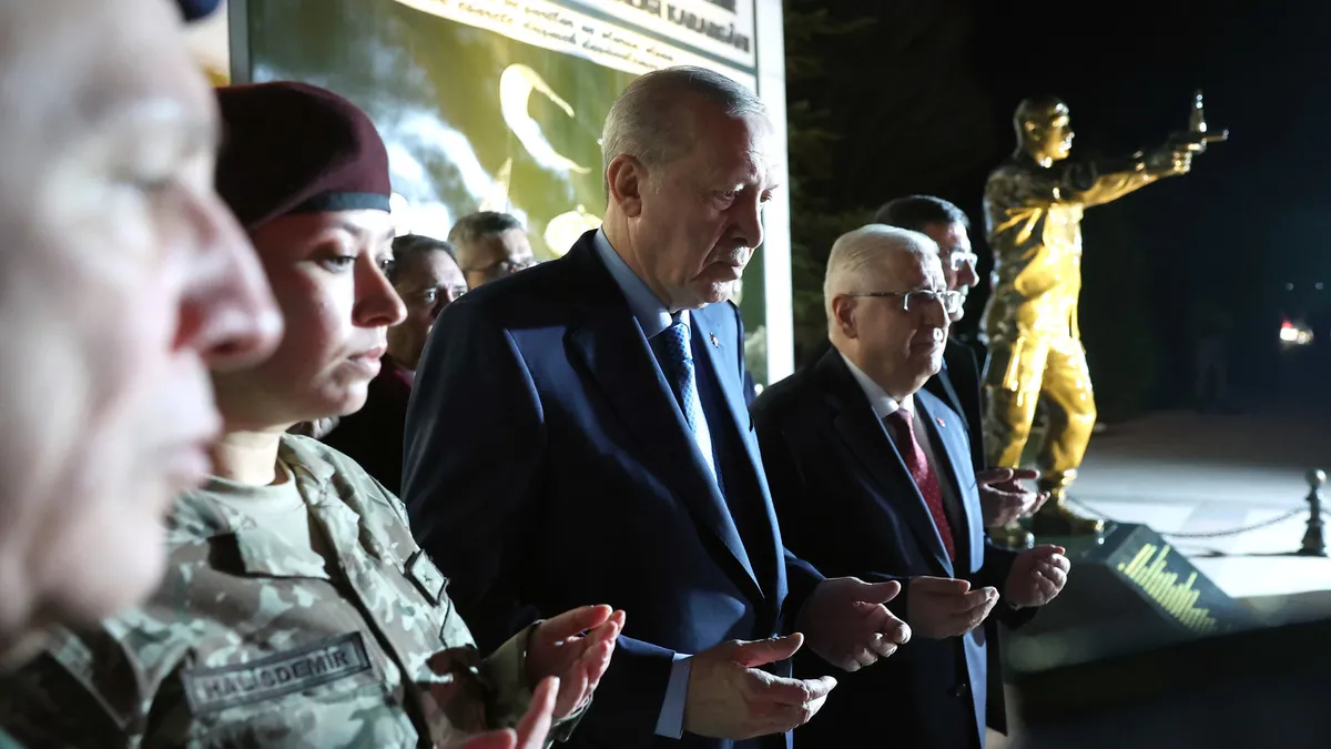 Başkan Erdoğan’dan şehit Ömer Halisdemir anıtına anlamlı ziyaret