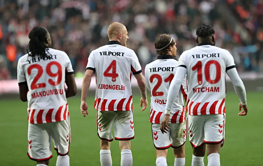 kartal-deplasmanda-kayip-besiktas-samsunspor-engeline-takildi-1776615137159.jpg Fotoğraf (AA)