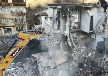Yusufeli Barajı'nda sular yükseldikçe anılar gömülüyor! Bölge halkı kaybolan tarihin son anlarına şahitlik etti