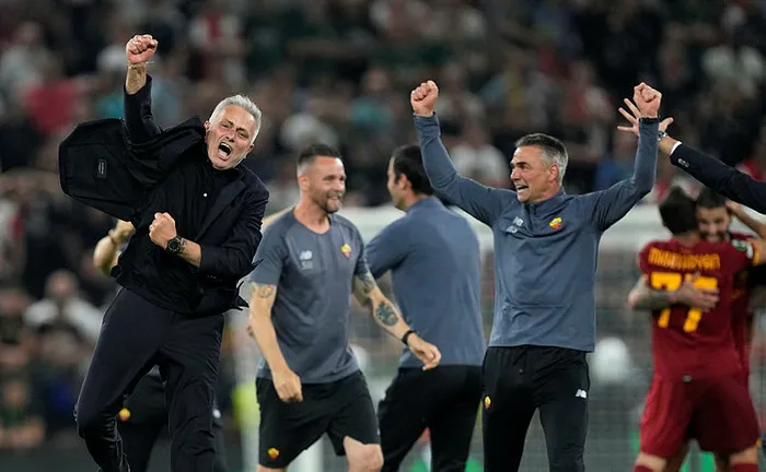 uefa-avrupa-konferans-liginde-roma-sampiyon-1653512911785.jpg UEFA Avrupa Konferans Ligi'nde Roma şampiyon! - 3