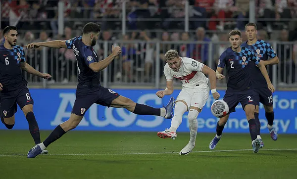 milliler-kritik-virajda-hirvatistan-turkiye-macinda-ilk-duduk-sesi-1697140643961.jpg Bizim çocuklar aslan gibi! Hırvatistan 0-1 Türkiye (MAÇ SONUCU) Başkan Erdoğan'dan maç sonu İtalyanca tebrik - 2