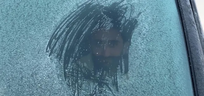 Yüksekova buz kesti! Araçlar dondu buz sarkıtları yarım metreyi buldu