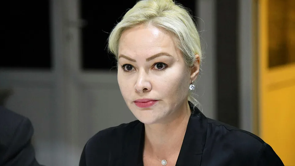 Şarkıcı Aylin Coşkun'a büyük şok! Yıllardır ilgilendiği babasından 1 milyon dolarlık şantaj