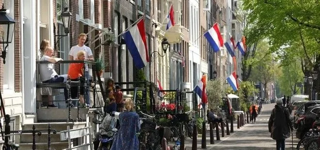 Hollanda’da sosyal mesafe kuralı dahil bir dizi kısıtlama 25 Eylül’de kaldırılıyor