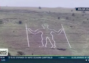 Meşhur tarihi esere maske çizdiler