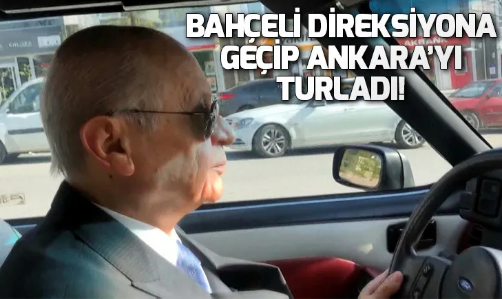 Bahçeli, başkent caddelerinde klasik arabasıyla tur attı