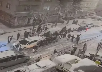 Kar topu savaşından yumruklu kavgaya!
