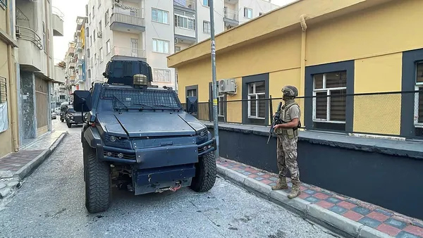 mersinde-deasa-safak-operasyonu-6-supheli-gozaltinda-1689311405493.jpg Mersin'de DEAŞ'a şafak operasyonu: 6 şüpheli gözaltında - 1