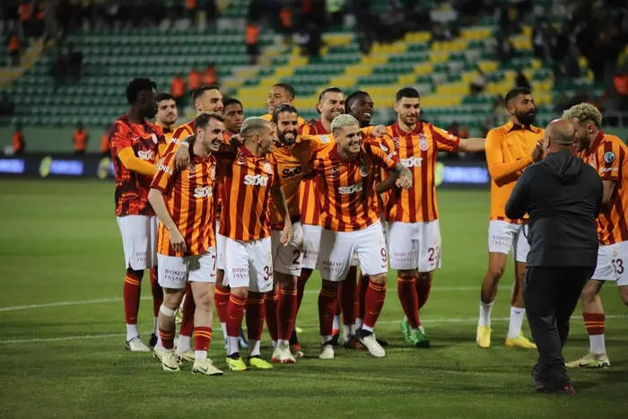 1714040001013.jpg Galatasaray şampiyonluk yolunda rekor peşinde! Fenerbahçe'nin puanıyla ortak olacaklar! Adana Demirspor maçı kritik... - 3